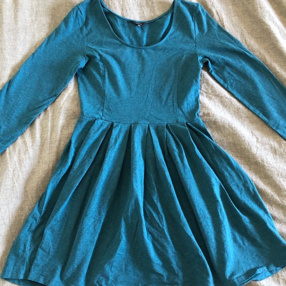 Aritzia dress - Picture 1 of 3